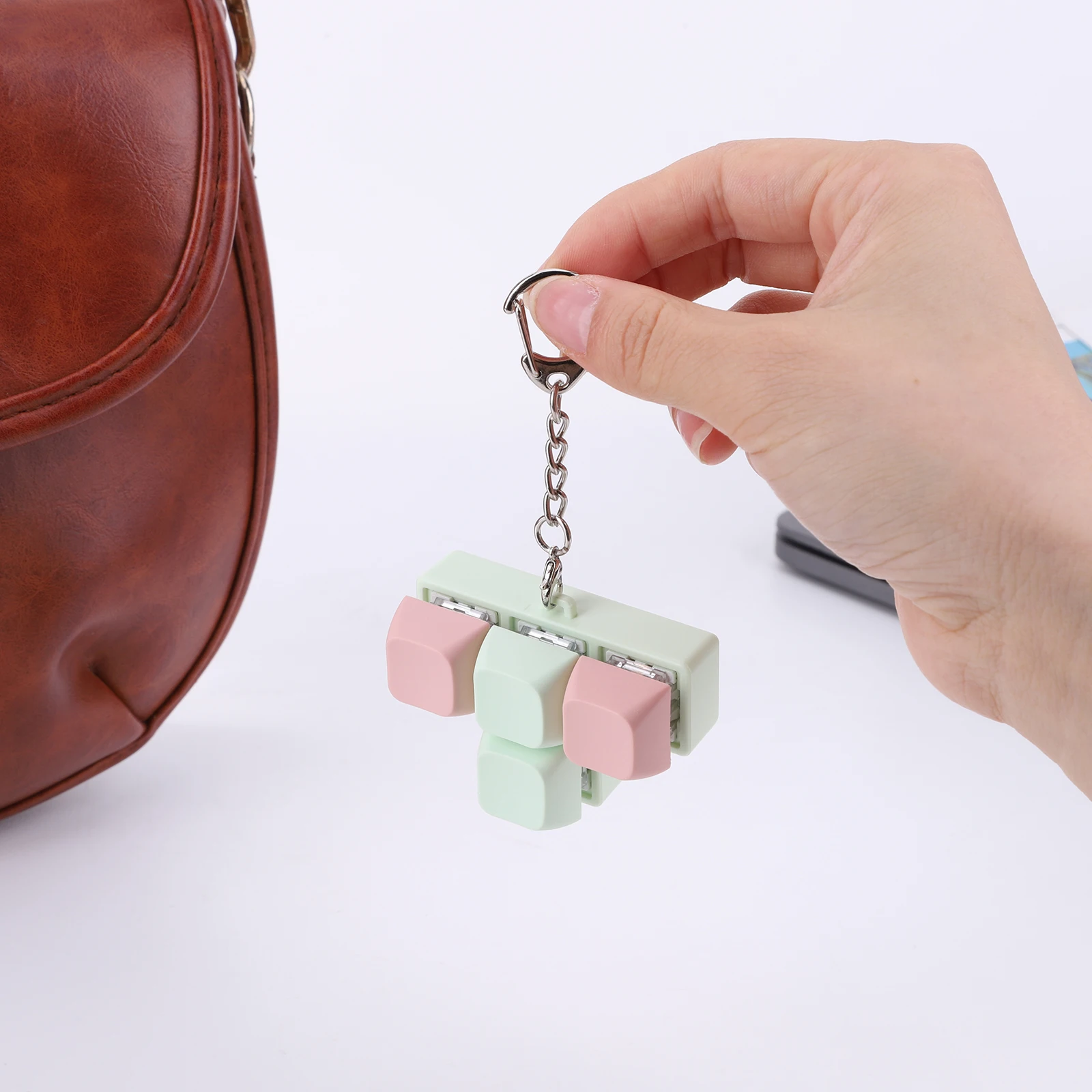 

Finger Keyboard Fidget 4-Button Keyboard Clicker Keycaps Fidget Keyborad Button Finger Calming Keychain for Kids Adults