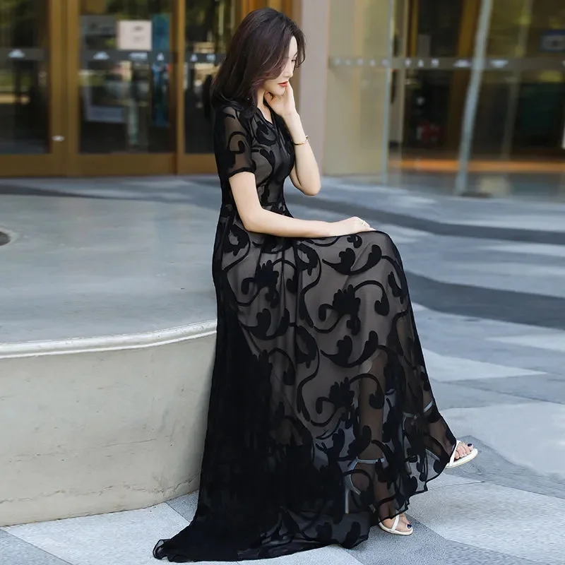 

Черное платье с цветочным принтом и затягивающей талией. Отпускная супер длинная юбка до щиколотки. Лето 2023. Новый стиль. Темпераментная большая юбка.
