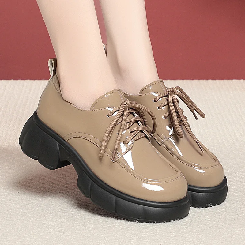 5 سنتيمتر الرجعية الفم العميق مريحة أنيقة أحذية نسائية منصة مسطحة 2025 الخريف مشرق أحذية من الجلد عادية لمكتب أمي العمل