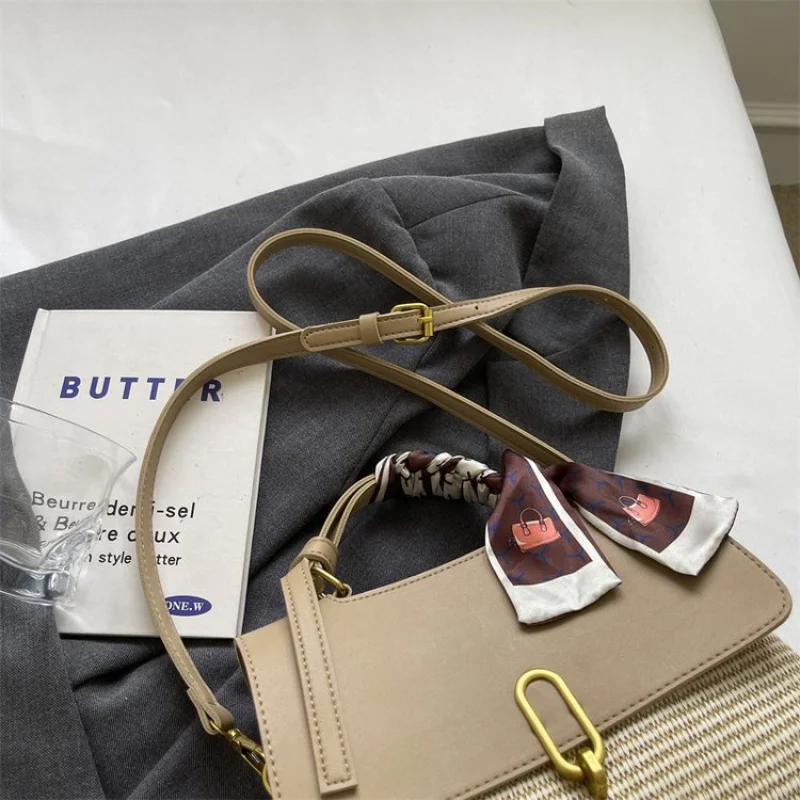 

Elegant Minimalist Vintage Crossbody Handbag With Trendy Design For Casual Women's Leisure Activities