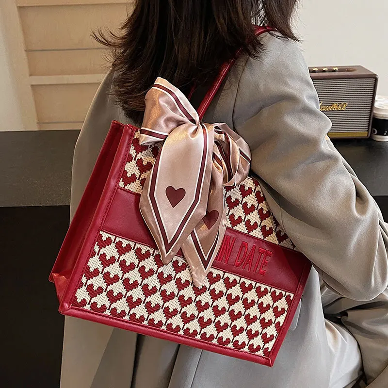 

Handbag Red Wedding Bag Fashionable Heart-shaped Comparison Silk Scarf Niche Fashion High-end Texture Square Bag