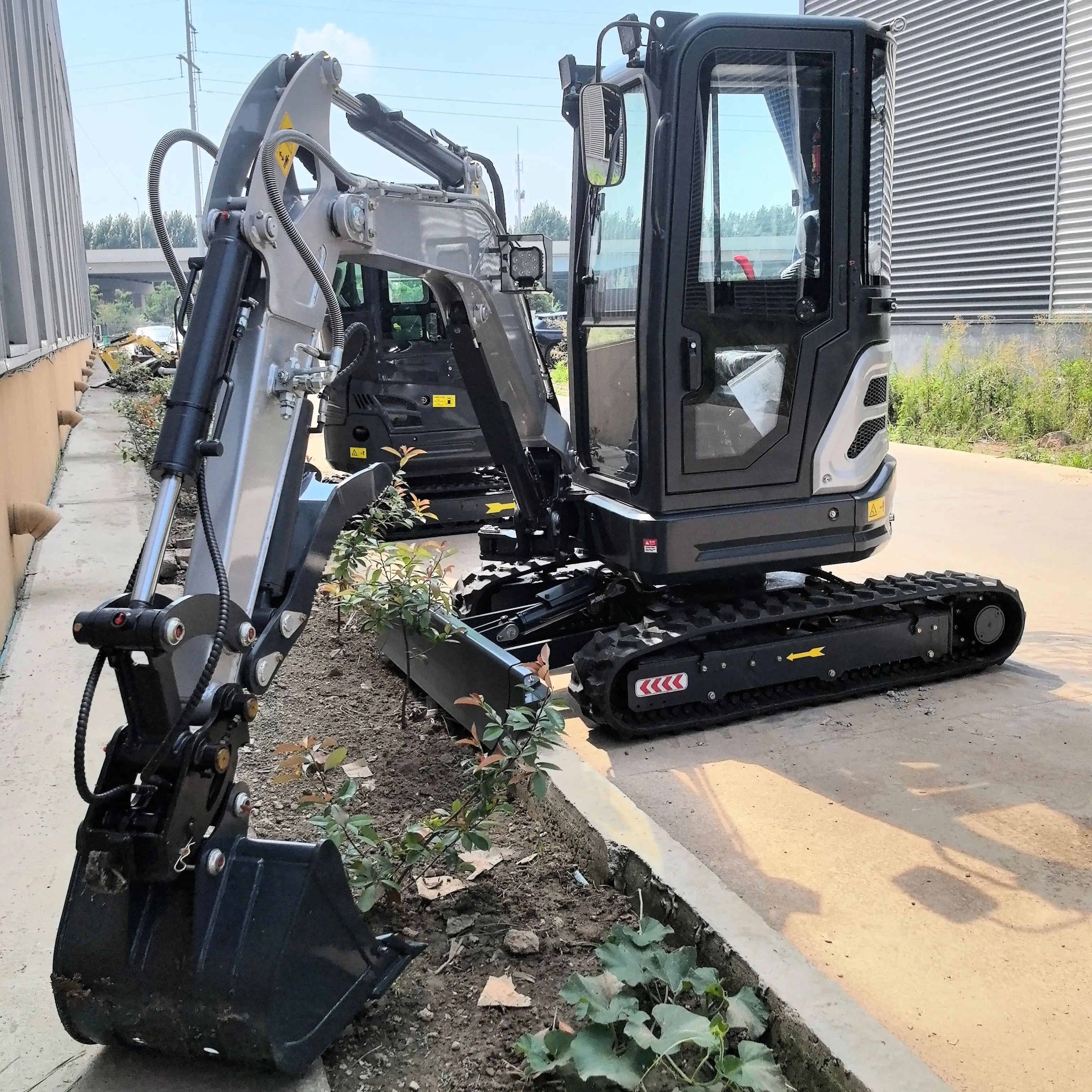 Mini Excavator 1.5Ton 1.8Ton 2.5Ton Crawler Digger with Strong Power Engine Hydraulic Operation CE EPA Certified Free Shipping