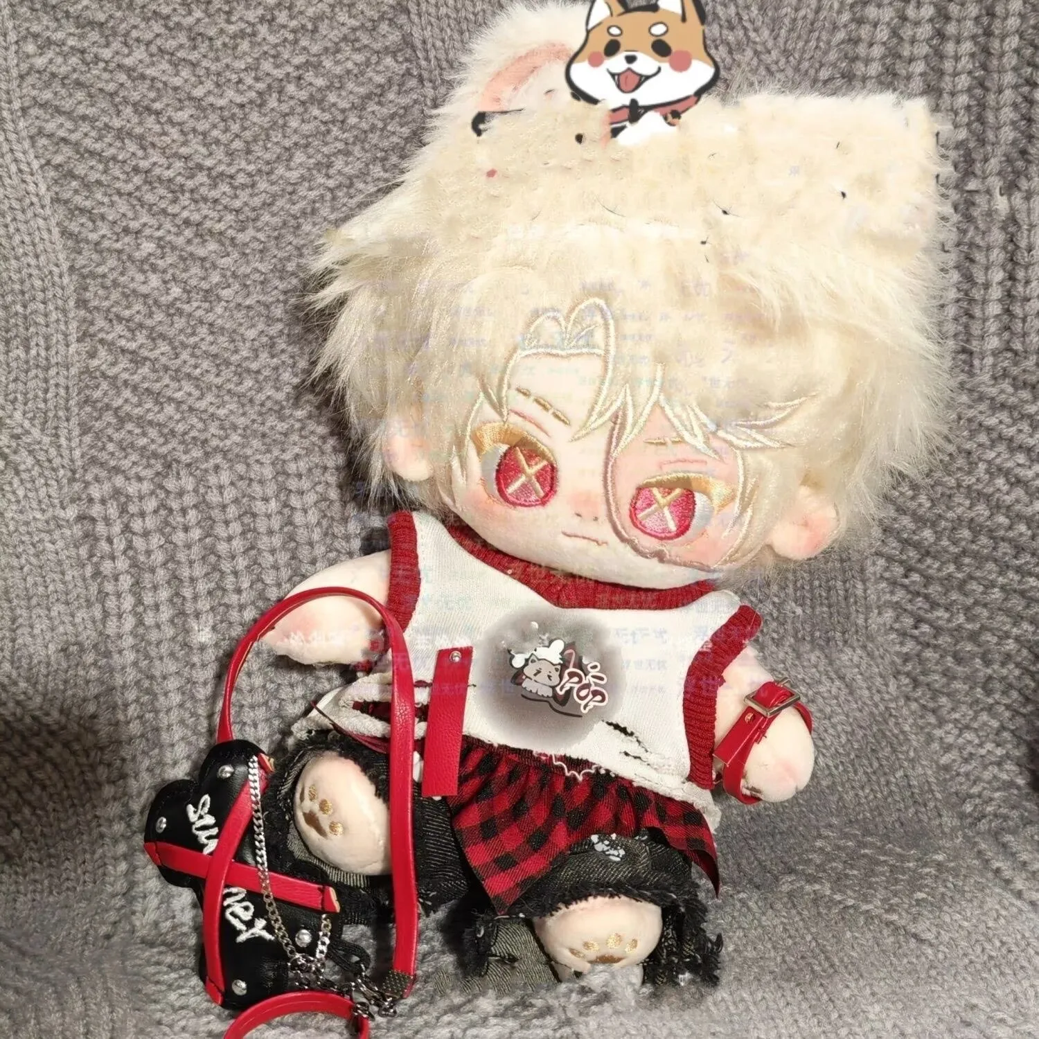 Identity V, 'Explorer', has a 20cm cotton doll attribute under the truth. Surrounding dolls give gifts to people view 4