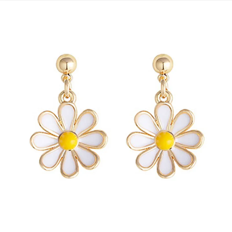 

New Fashion Sweet Small Fresh Temperament Cute Chrysanthemum Earrings Simple Daisy Flower Female Earrings Wholesale