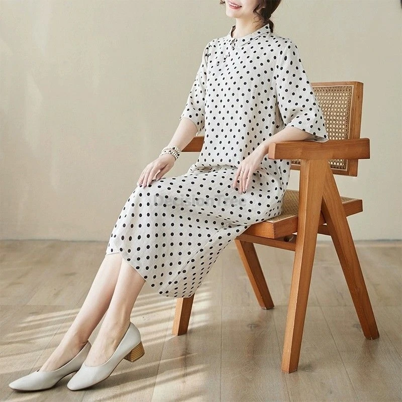 Letnia sukienka w stylu chińskim z bawełny i lnu, cheongsam, podróżna, artystyczna, w kropki, luźna, o kroju litery A, o średniej długości, dla kobiet, ulepszona luźna qipao. — zdjęcie 4
