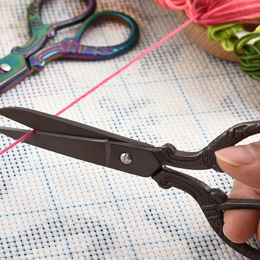 

1Pcs Gold Plating Embroidery Scissor Sharp Pointed Trimmer for Yarn Cutting Portable Sewing Scissors Bright Color Craft Shear