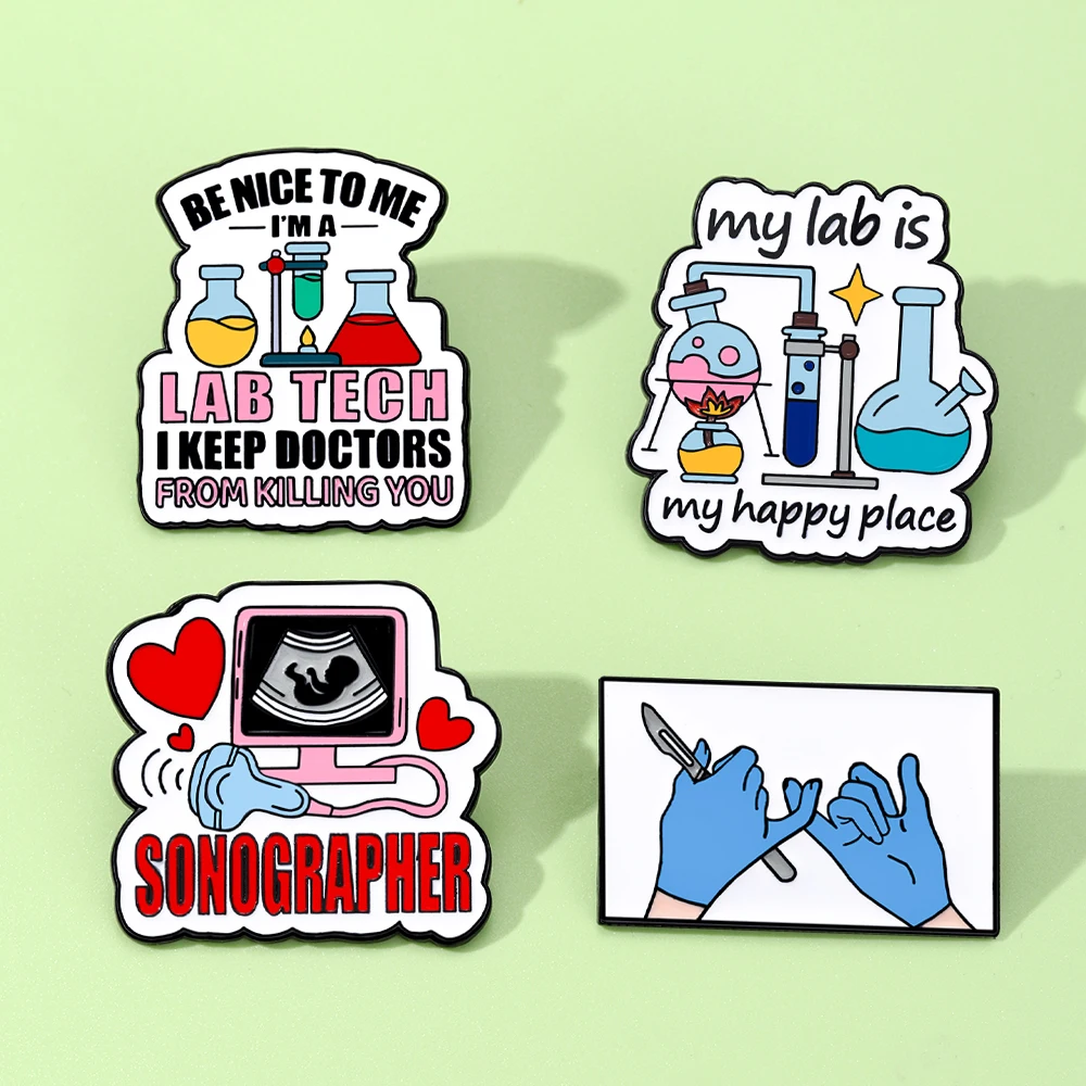 4 قطعة مختبرتي هي مكان سعيد Sonographer شارة طبية المينا دبابيس الصيدلي مجوهرات هدية للأطباء طالب المدرسة الناجي