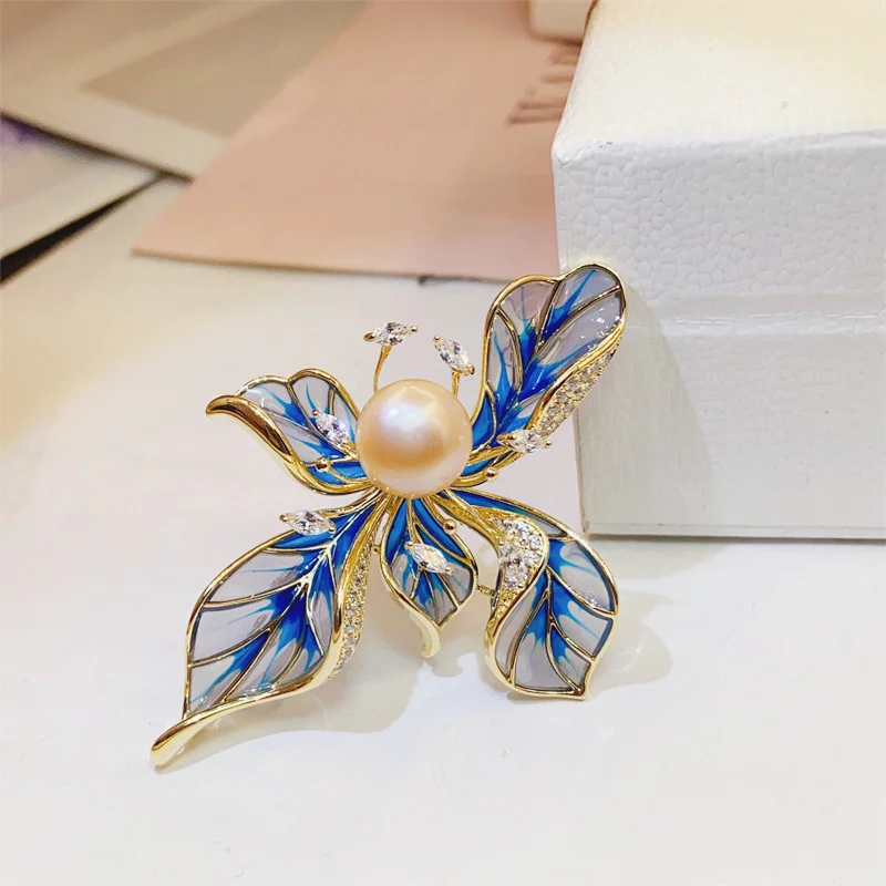 

Роскошная ретро-брошь в виде цветка ириса с натуральным жемчугом для женщин, элегантная высококачественная булавка для фиксации рубашки, аксессуар для платья.