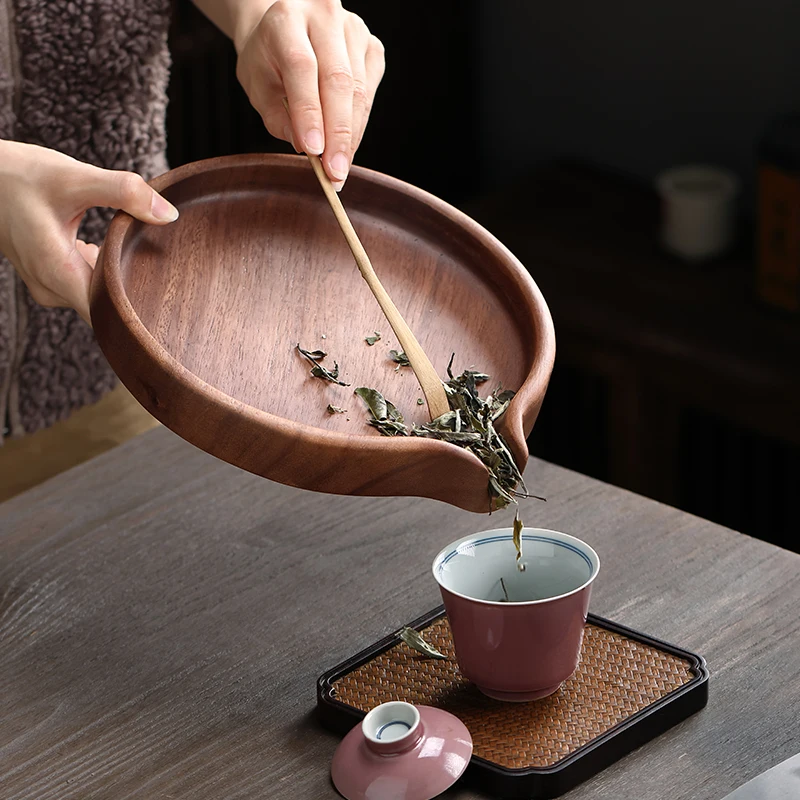 

Walnut wood tea cake divided into tea trays, solid wood Pu'er, prying tea trays, appreciating tea trays, kung fu tea ceremony