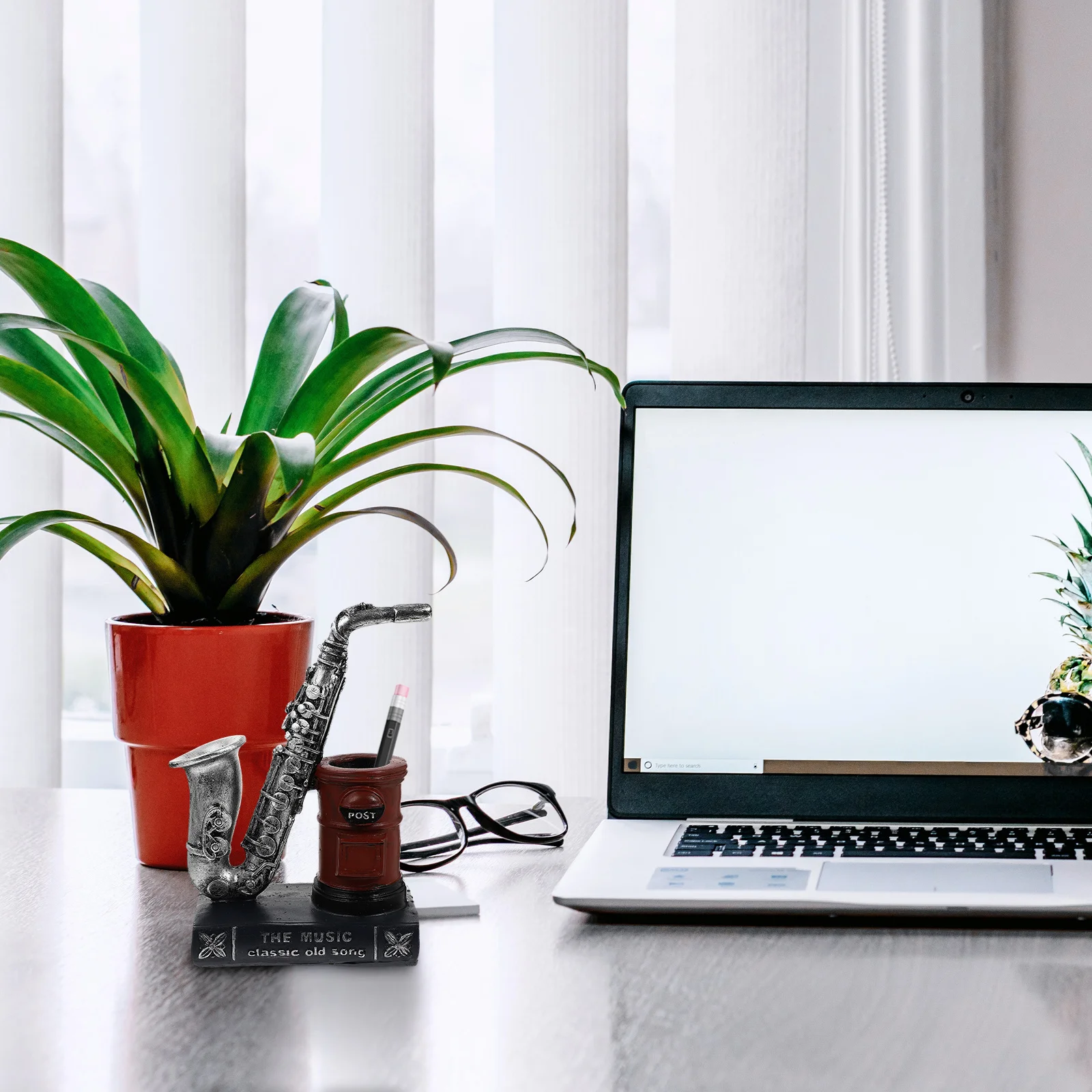 

Multi-Purpose Resin Makeup Brush Holder Desktop Pen Container Instrument Design Stationery Organizer Decorative Table Ornament