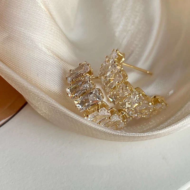 2023 موضة البريق غرامة الزركون C شكل كريستال أقراط للنساء الكورية مزاجه اكسسوارات الزفاف مجوهرات الفتيات هدية