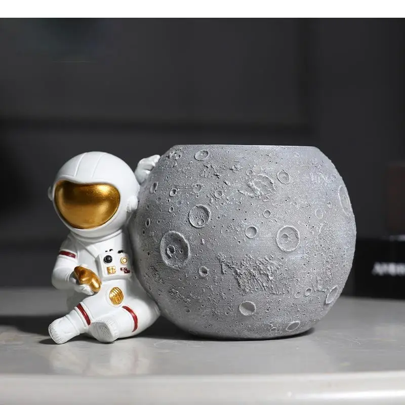 Resin Astronaut Pen Holder Pencil Organizer Desk Storage Decorative Ornaments Statue Sculpture Crafts Office