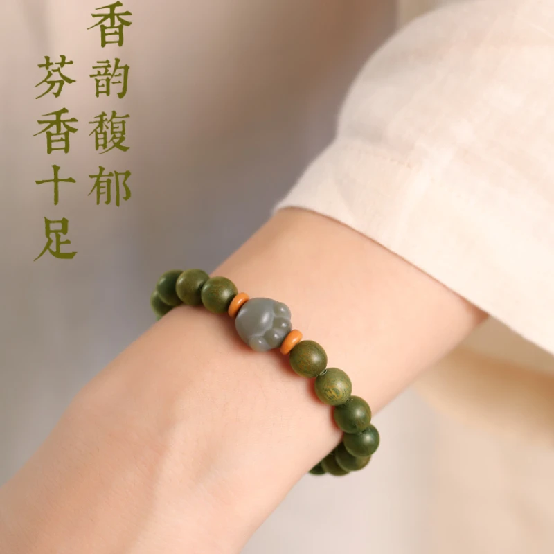 

Green sandalwood bracelet, female Bodhi's zodiac year, agarwood plate, playful, literary, and wooden sandalwood bracelet