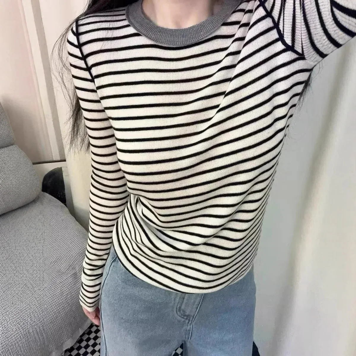 

Color Blocked Striped Knit Sweater Round Neck Slim Fit and Slimming Base Layer Knitwear Top
