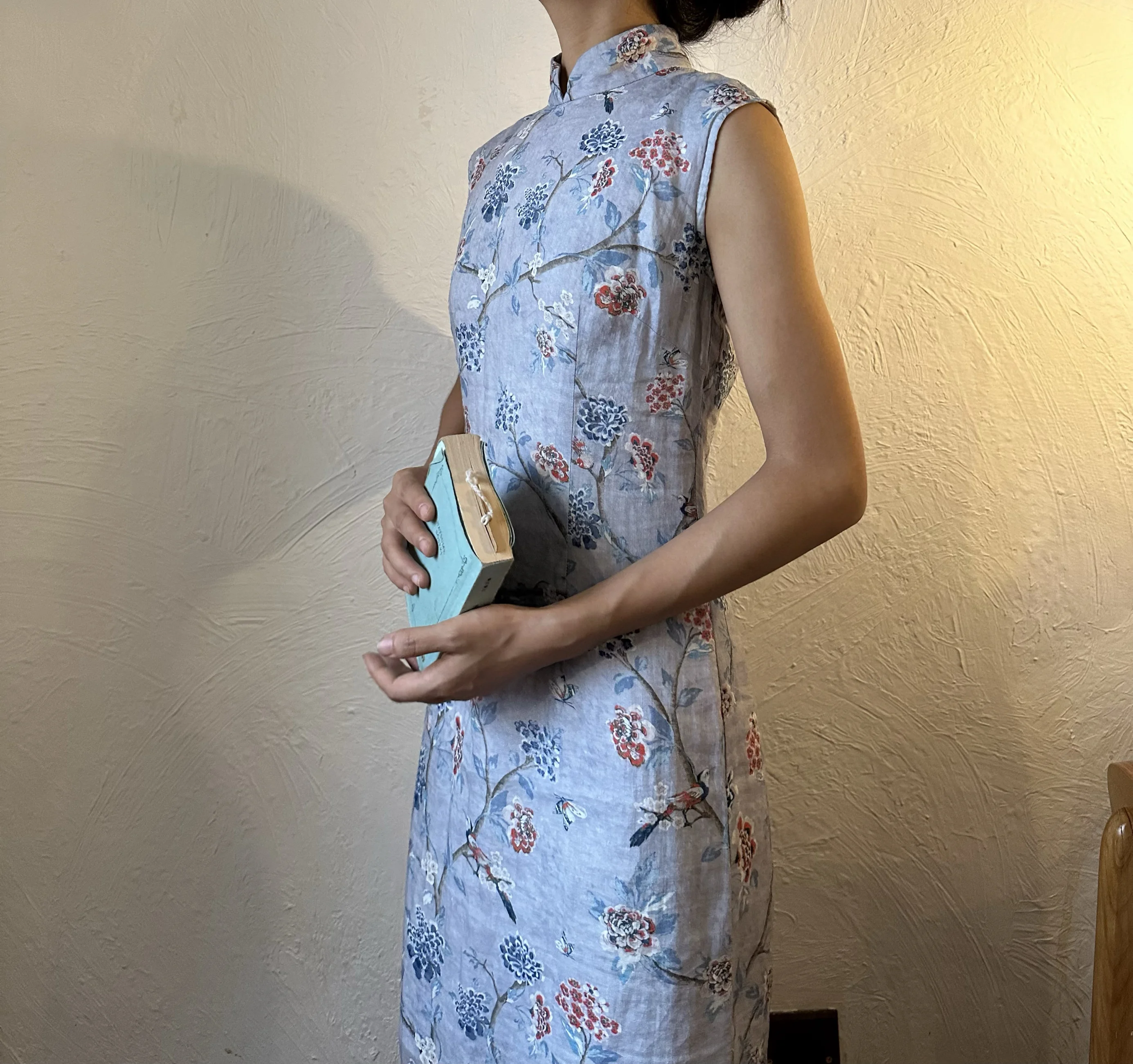 

Elegant Chinese Style Summer New Arrival No-Sleeve Light Blue Hemp Flower Low Slit Long Daily Wear