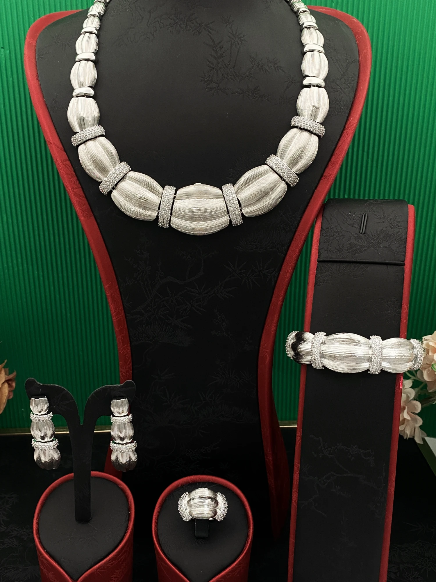 مجموعة مجوهرات عصرية للسيدات من JRH مع سوار من النحاس والزركون الاصطناعي وقلادة وأقراط وإكسسوارات أزياء كينيا للحفلات