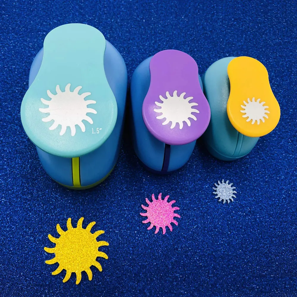 

1PC Sun Shape Handheld Hole Punch, Scrapbook Crafts Hole Punch (Random Color)