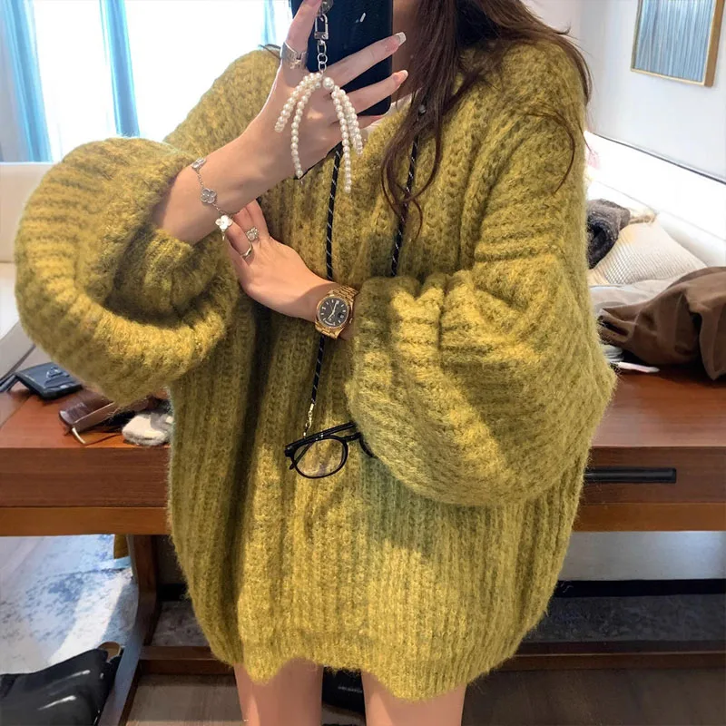 เสื้อสเวตเตอร์แขนทรงโคม คอกลมหลวมๆ สำหรับผู้หญิง สินค้าใหม่สำหรับฤดูใบไม้ร่วงและฤดูหนาว เสื้อถักสีพื้น ไซส์ใหญ่สำหรับผู้หญิง