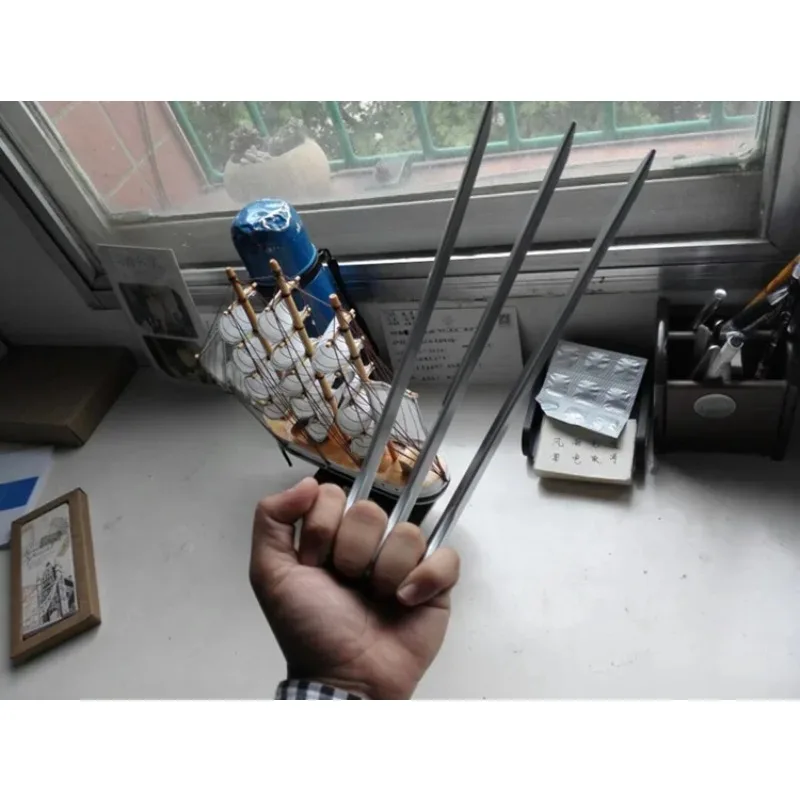 2 unids/lote Cosplay 26cm simulación X MAN Wolverine garras x-men armas disfraz vestido de lujo fiesta Anime accesorios para espectáculo en escenario regalo para niños