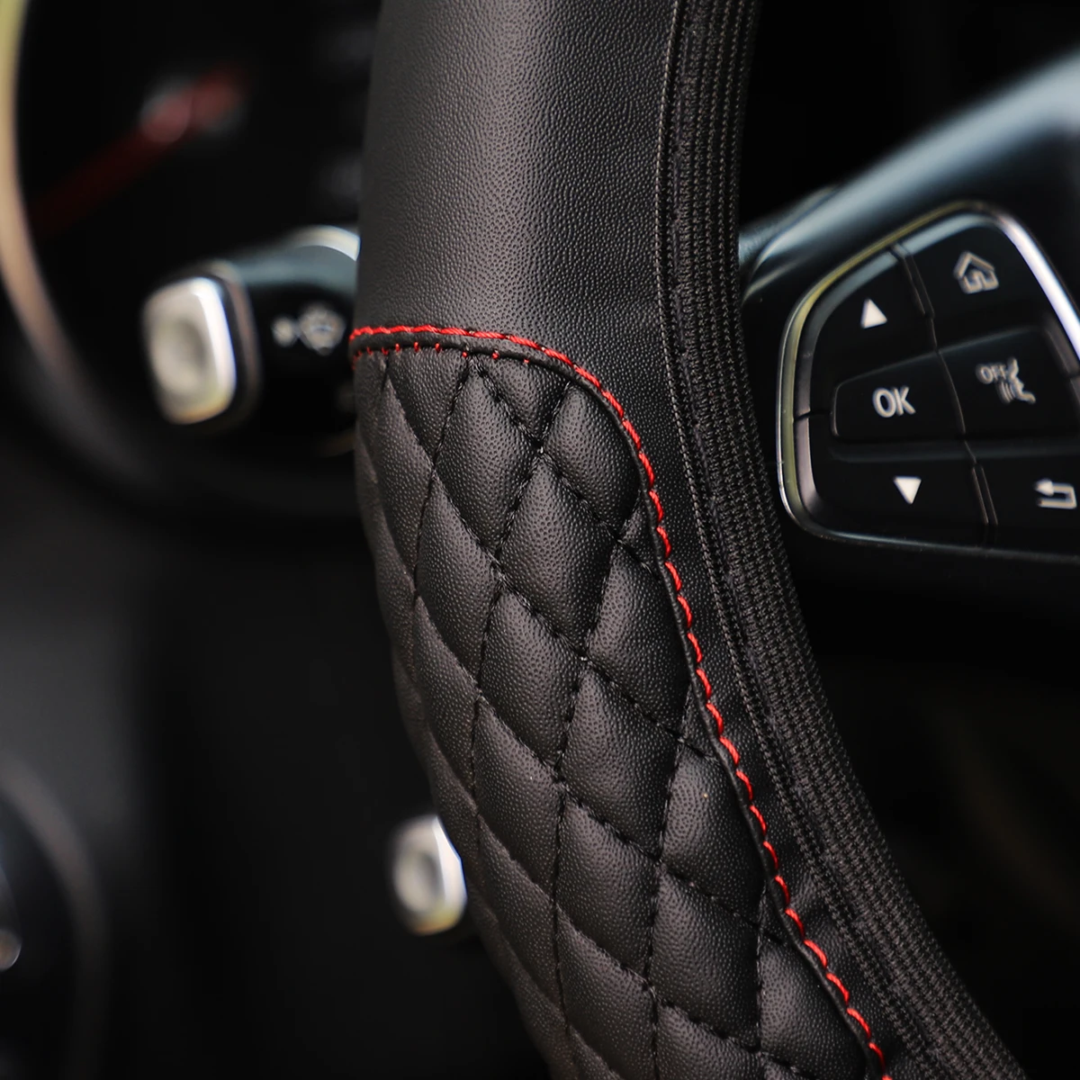1 PU-Lenkradbezug mit bestickter Krone und künstlichen Diamanten, Bling-Bling-Leder-Lenkradbezug ohne Innenring, passend für 14,5-15 Zoll – Detail 17