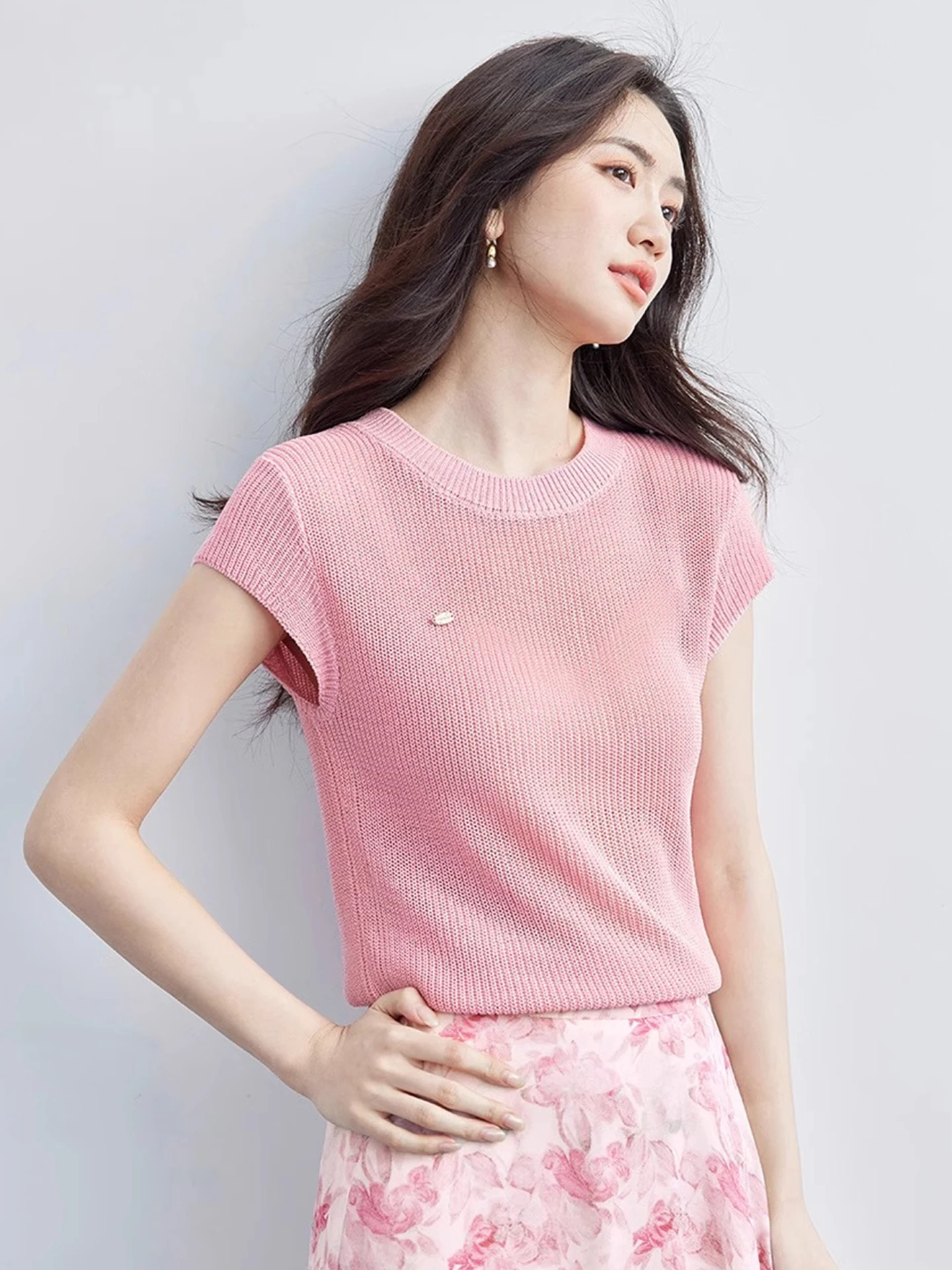 

Модный летний повседневный вязаный топ Laid-ba: универсальный, свободный, круглый вырез, без рукавов, трендовый