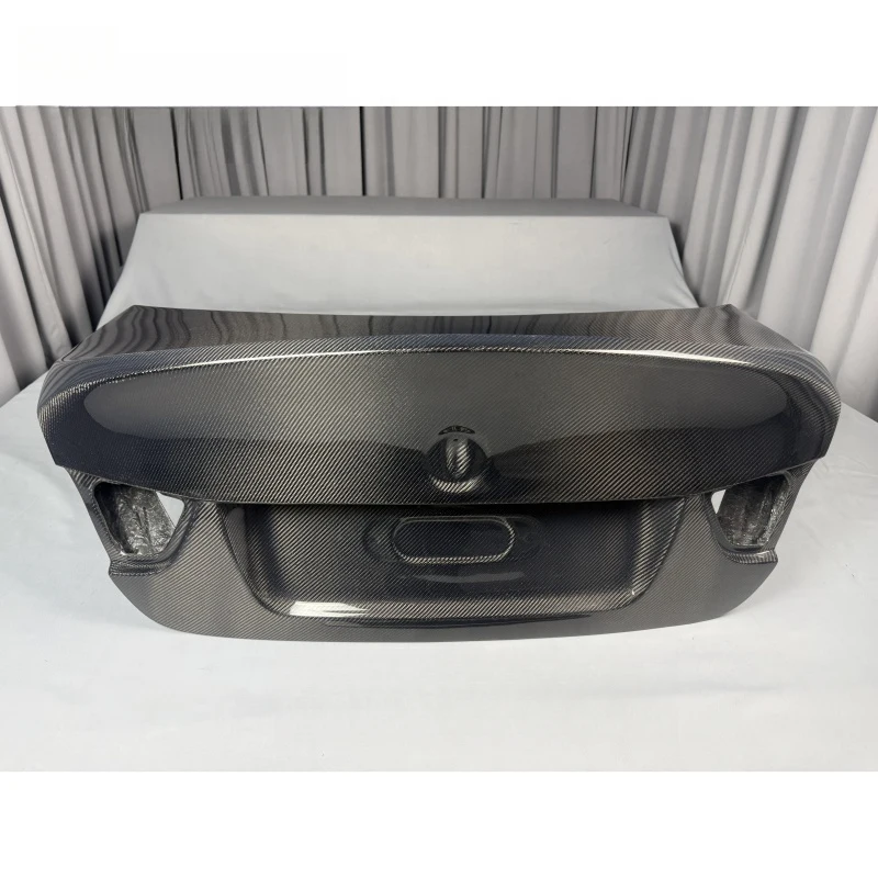 

High-quality Carbon Fiber Trunk Lid Suitable for the M3 E90 CSL Upgrade Model.