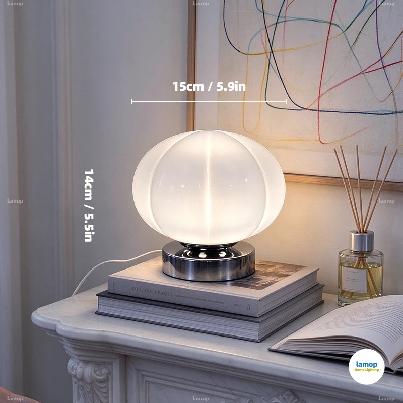 Korean Bauhaus Vintage Table Lamp Retro Light Luxury Bedroom Ambient High-End Bedside Lamp