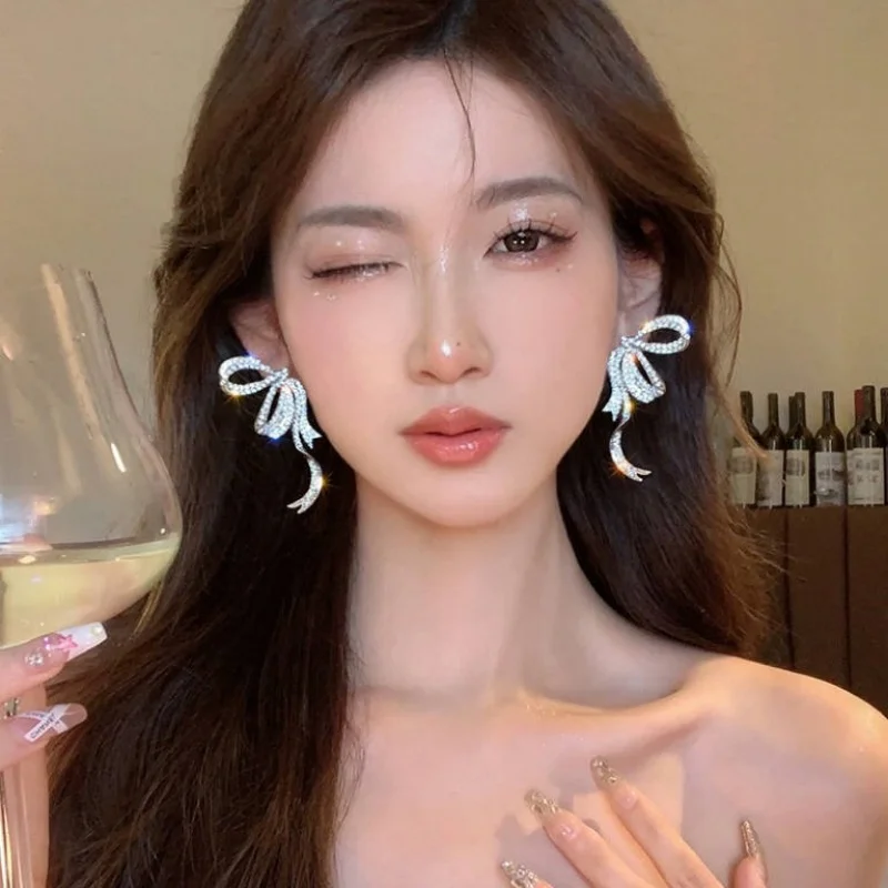 

Korean Fashion Rhinestone Bowknot Earrings For Women Exquisite Bow Ribbon Lady Earrings Wedding Party Bride Jewelry Accessories