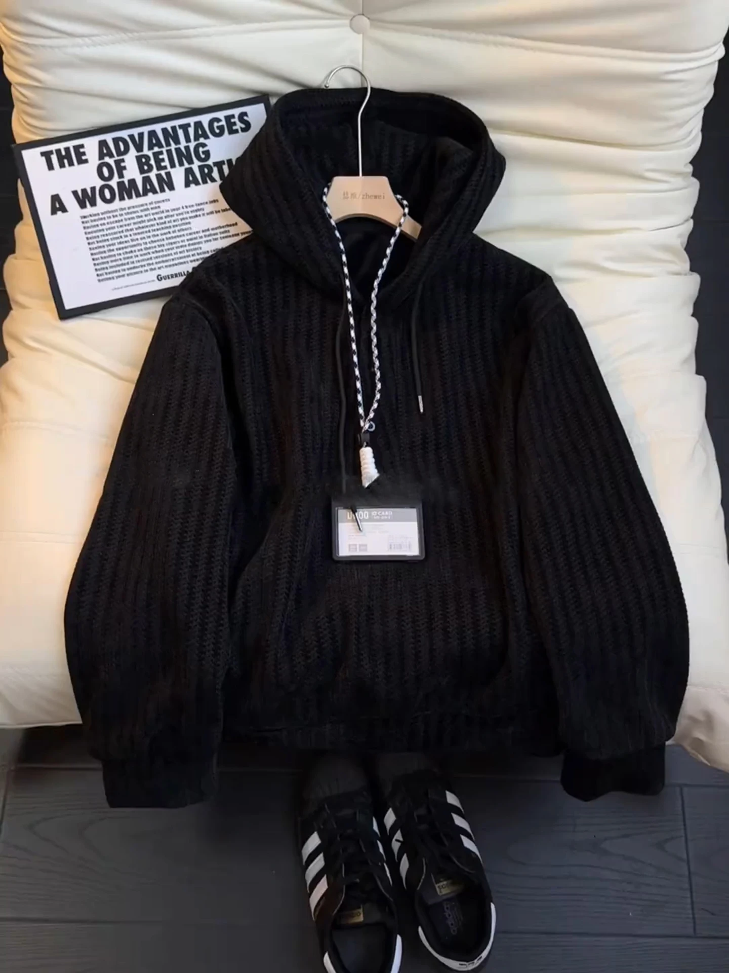 

Черная флисовая толстовка с капюшоном для мужчин, осенне-зимняя куртка свободного кроя в американском стиле, с пуговицами на плечах, удобная, с длинными рукавами