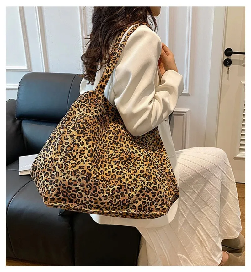 Leopard Print Tote Bag Large Capacity Women's Handbag  Edition Commuter Bag Retro Versatile Shoulder Bag