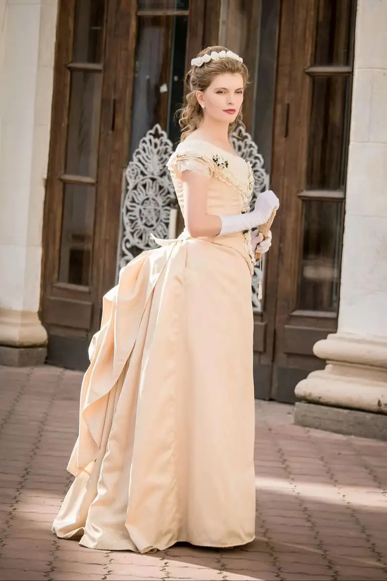 

Vintage Victorian Bustle Wedding Dress Scoop Neck Short Sleeves Champagne Long Elegant Bridal Gowns 2025 Customized