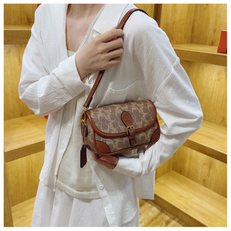 

‌2025 Vintage Oversized Shoulder Bag - French Retro Crossbody Hobo Bag for Women, Large Capacity, Luxury Fashion