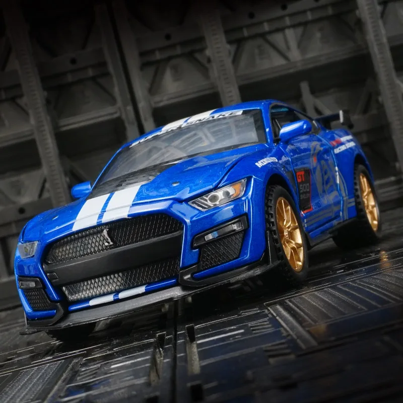 1:32 Ford Mustang GT500 alloy car model doors and the front hood and trunk door can be opened rich in details, finely crafted