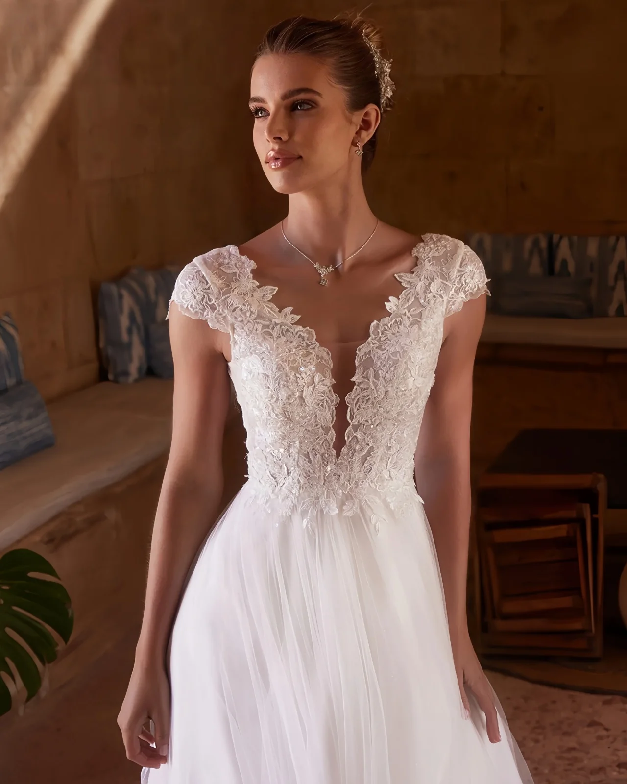 Elegant Cap Sleeves Tulle Wedding Dress for Bride V-neck Floor Length Customized Lace Applique Bridal Gowns vestido de novia