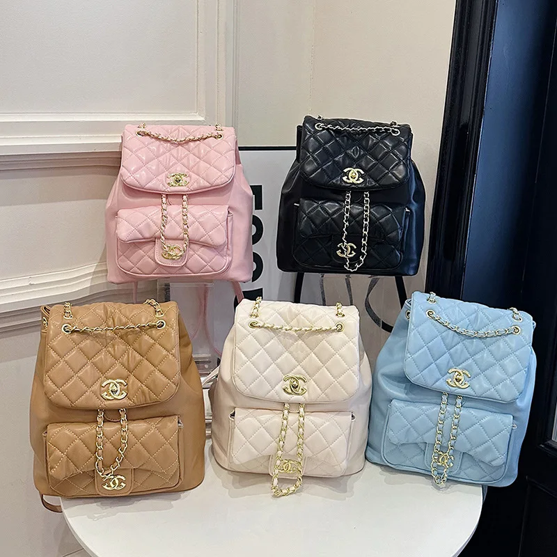 حقيبة ظهر نسائية جديدة لعام 2025 مبطنة بغرز ماسية حقيبة ظهر ذات سعة كبيرة مع سلسلة حقيبة كتف فاخرة متعددة الاتجاهات