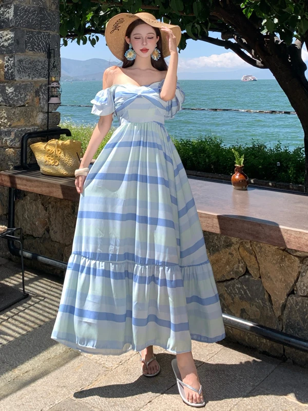 กระโปรงชายหาดลายดอกไม้พิมพ์ลายดอกไม้ฤดูร้อนผ้าชีฟองเอวสูงแบบพันไหล่ข้างเดียวสีฟ้าลายทางของ Sanya Island Beach Sle สำหรับวันหยุดพักผ่อน