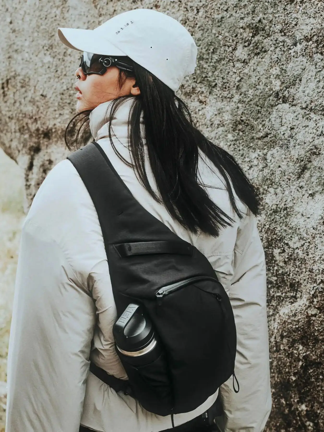 Outdoor-Umhängetasche, modische Brusttasche für Herren, Sling-Rucksack, Sport-Umhängetasche mit Wasserflaschentasche, passend für 11-Zoll-Tablets