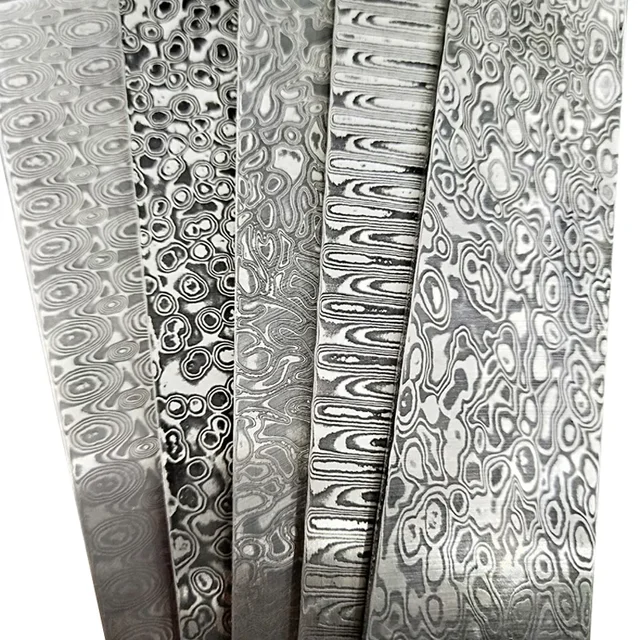 Blachy ze stali damasceńskiej 15x2.5x0.3 CM, wzór kuty, surowiec do wyrobu noży, blaszki hartowane, sztabki do noży ze stałym ostrzem