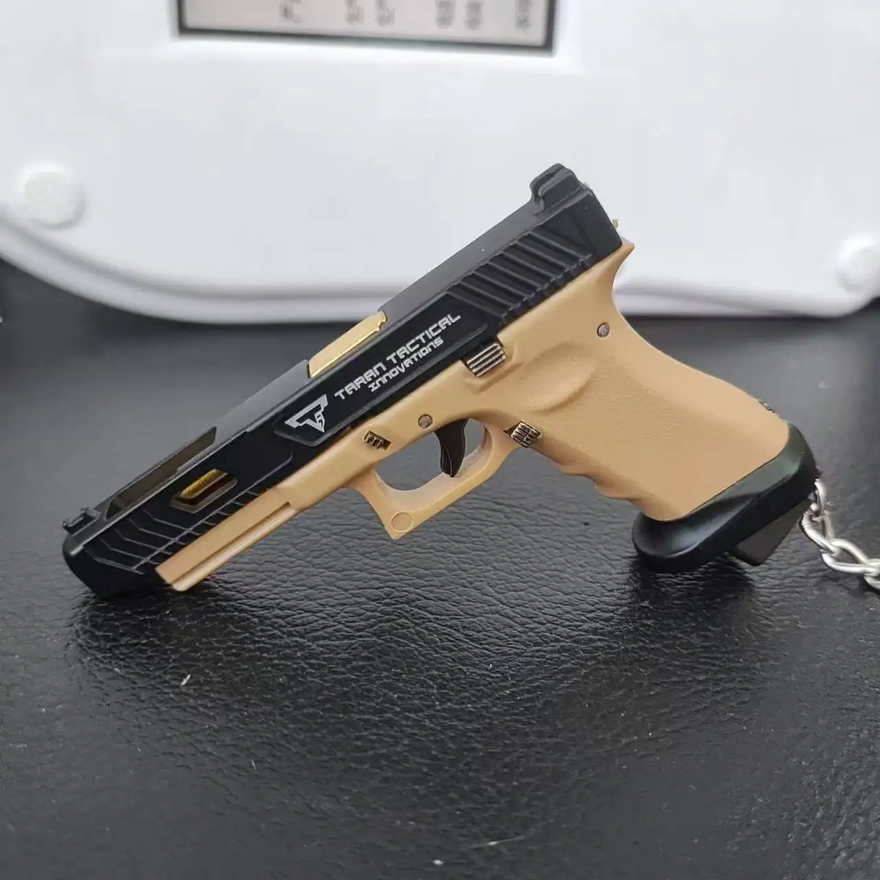 1:3 سبيكة صغيرة TTI G34 مسدس نموذج انفصال مسدس لعبة المفاتيح قلادة مصغرة مسدس جمع لعبة الأولاد الكبار الهدايا