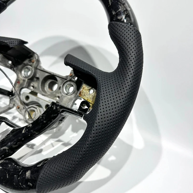 

Suitable Ergonomic Design Better Grip and Control Forged Carbon Fiber Steering Wheel KX5