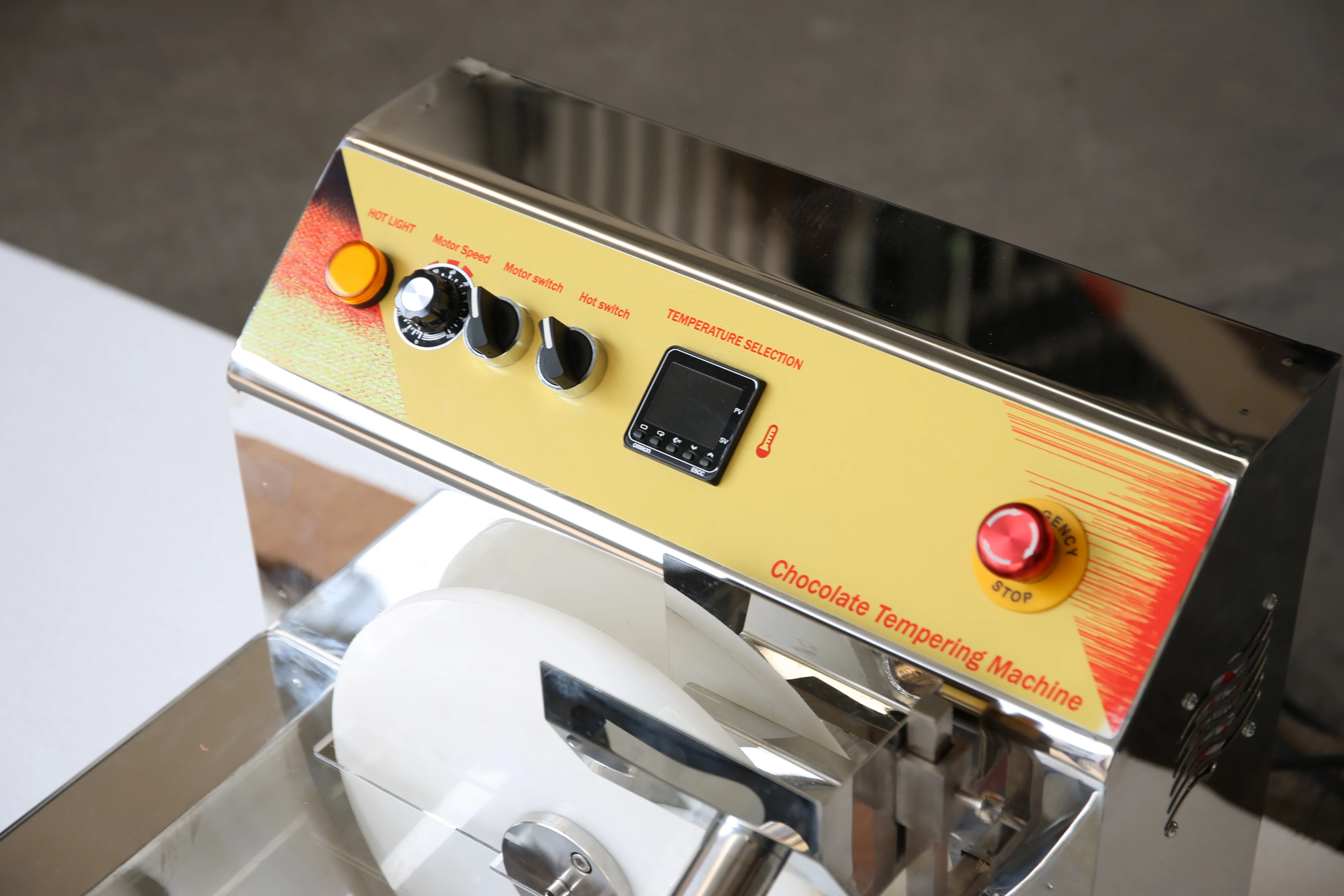 Automatic Chocolate Tempering Machine Commercial Melting Furnace Bar Chocolate Mixer