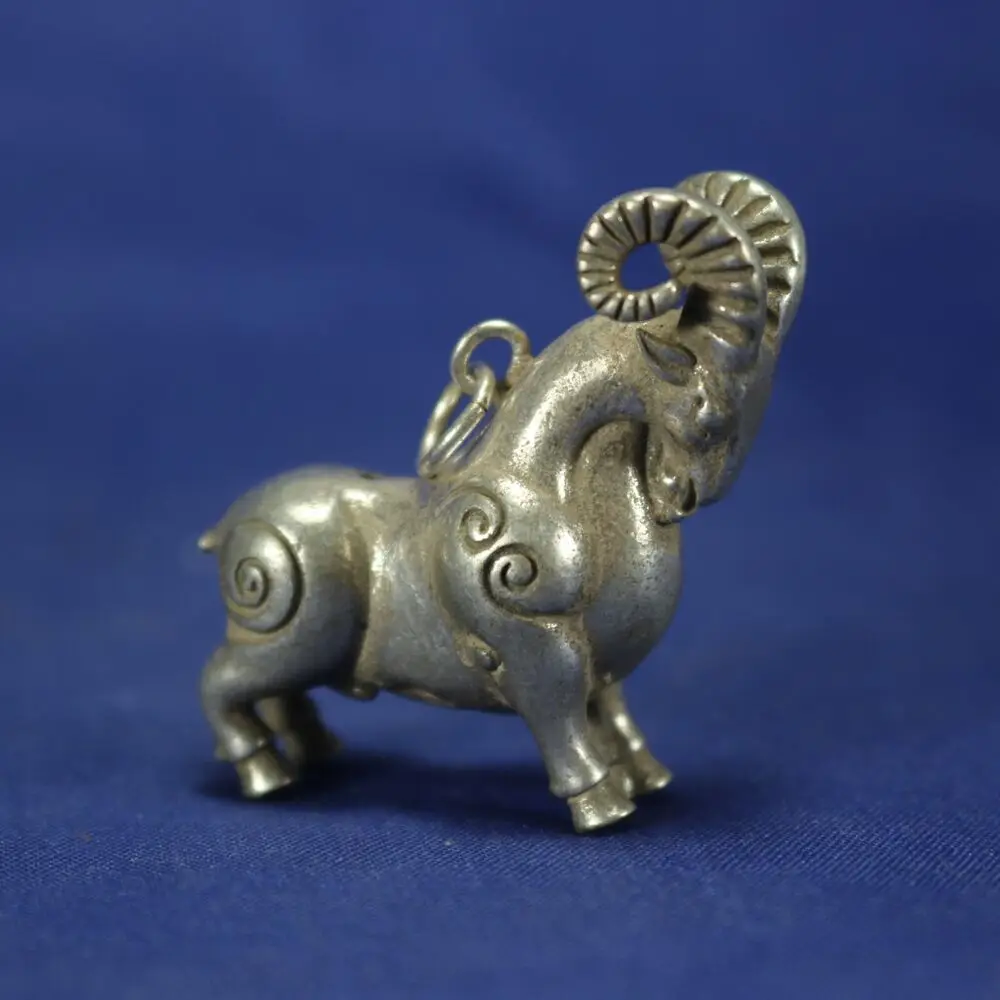 Chinese Old Tibet Silver Carved Goat Lucky Amulets Necklaces Pendants