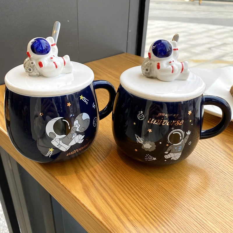 Caneca cerâmica do astronauta com tampa e pipeta, colher criativa, copo de café bonito dos desenhos animados, escritório doméstico