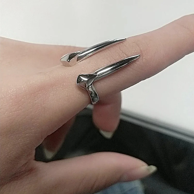 Personality Punk Silver Color Geometric Spike Ring Vintage Domineering Beast Tooth Open Adjustable Ring Gothic Halloween Jewelry