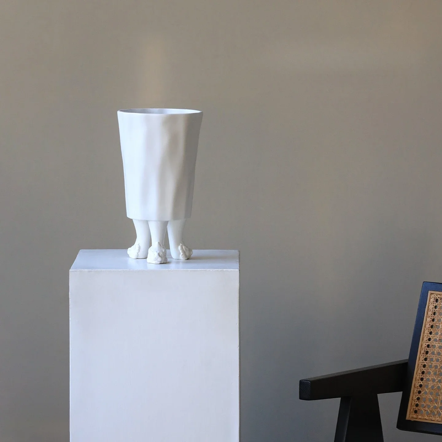 White Ceramic Vase Chinese Lion-shaped Three-legged Flowerpot Lion's Foot Flower Vases Porcelain Pot Home Decoration Accessories