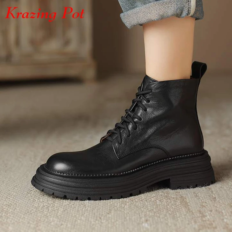 Krazing Pot 2024 Cow Leather Round Toe Winter Warm Motorcycles Boots Thick Med Heels Lace Up Superstar Cross-tied Ankle Boots