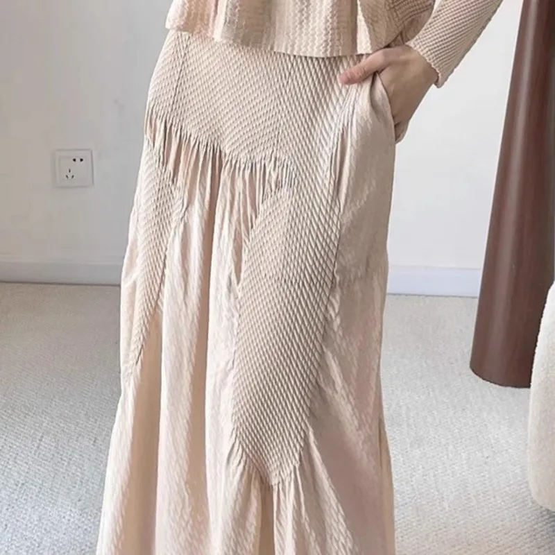 2025 Top estivo a maniche lunghe con scollo a V + gonna bustier in vita elastica Miyake Set da due pezzi da donna a pieghe chic dal design di alta qualità