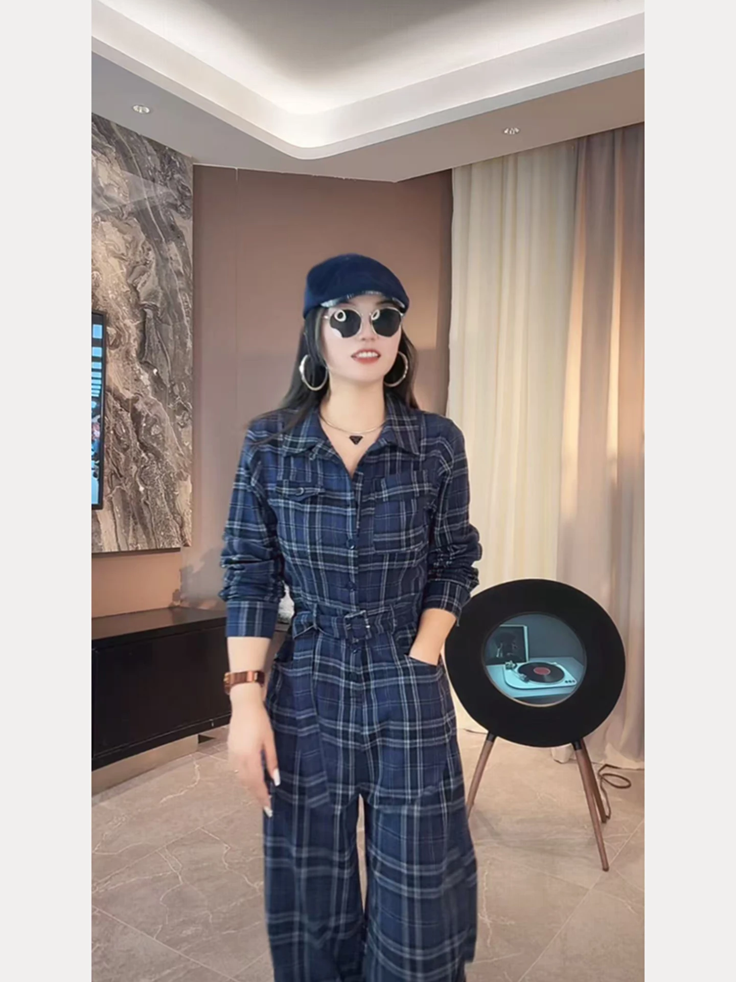 

Осенние женские комбинезоны в клетку: свободные, стройнящие, повседневные, с длинными рукавами, широкими штанинами и высокой талией