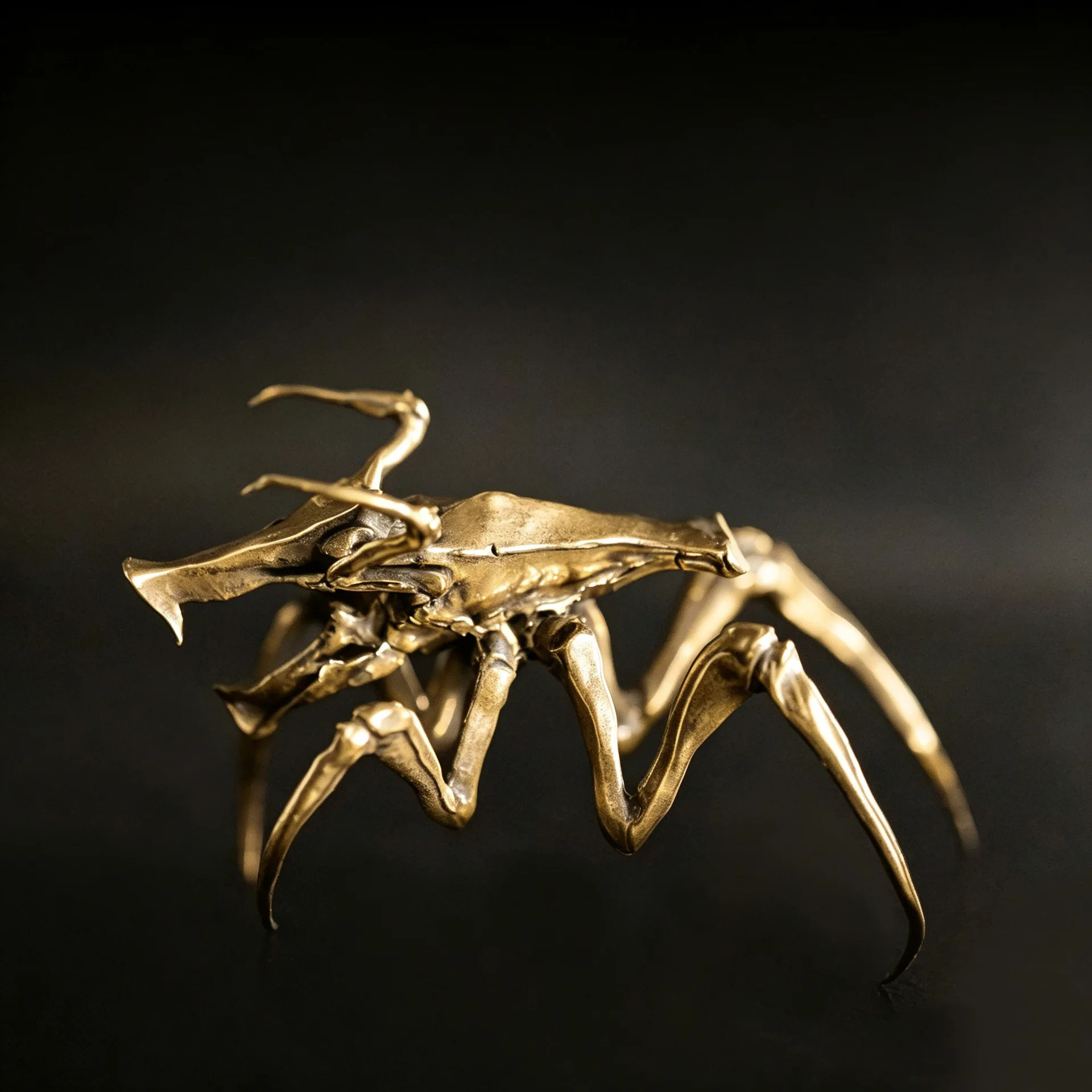 Brass made old Star River Fleet Arrachinis Bug Miniature Monster Alien Creature Handheld Model Ornament