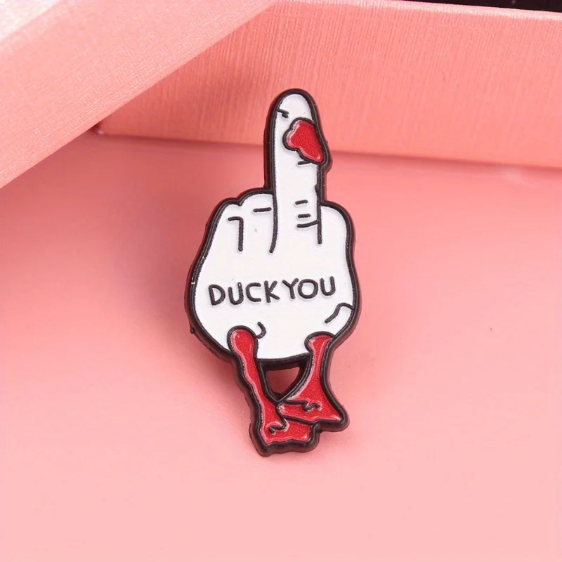 Pin esmaltado Sassy Duck Hand "DUCK YOU" - Accesorio de humor nervioso con pico rojo y gesto del dedo medio